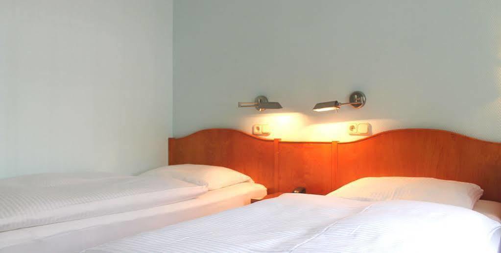 B-Hotel Dusseldorf Ngoại thất bức ảnh